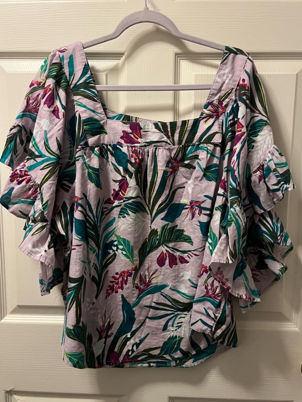 Terra & Sky Women’s Plus Size Lavender Tropical Ruffle Sleeve BOHO top. 16/18 1X